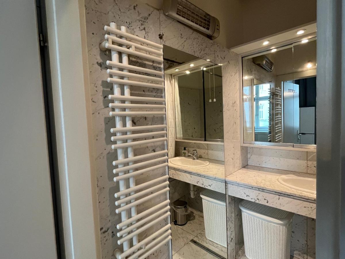 Apartmán Stylish Apt Near Urania 1Br Vídeň Exteriér fotografie